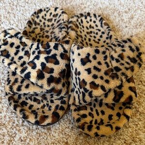 Cheetah slippers with arch support